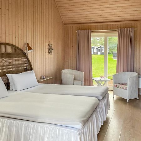 Hotel Strandgaarden Vesterø Havn Buitenkant foto