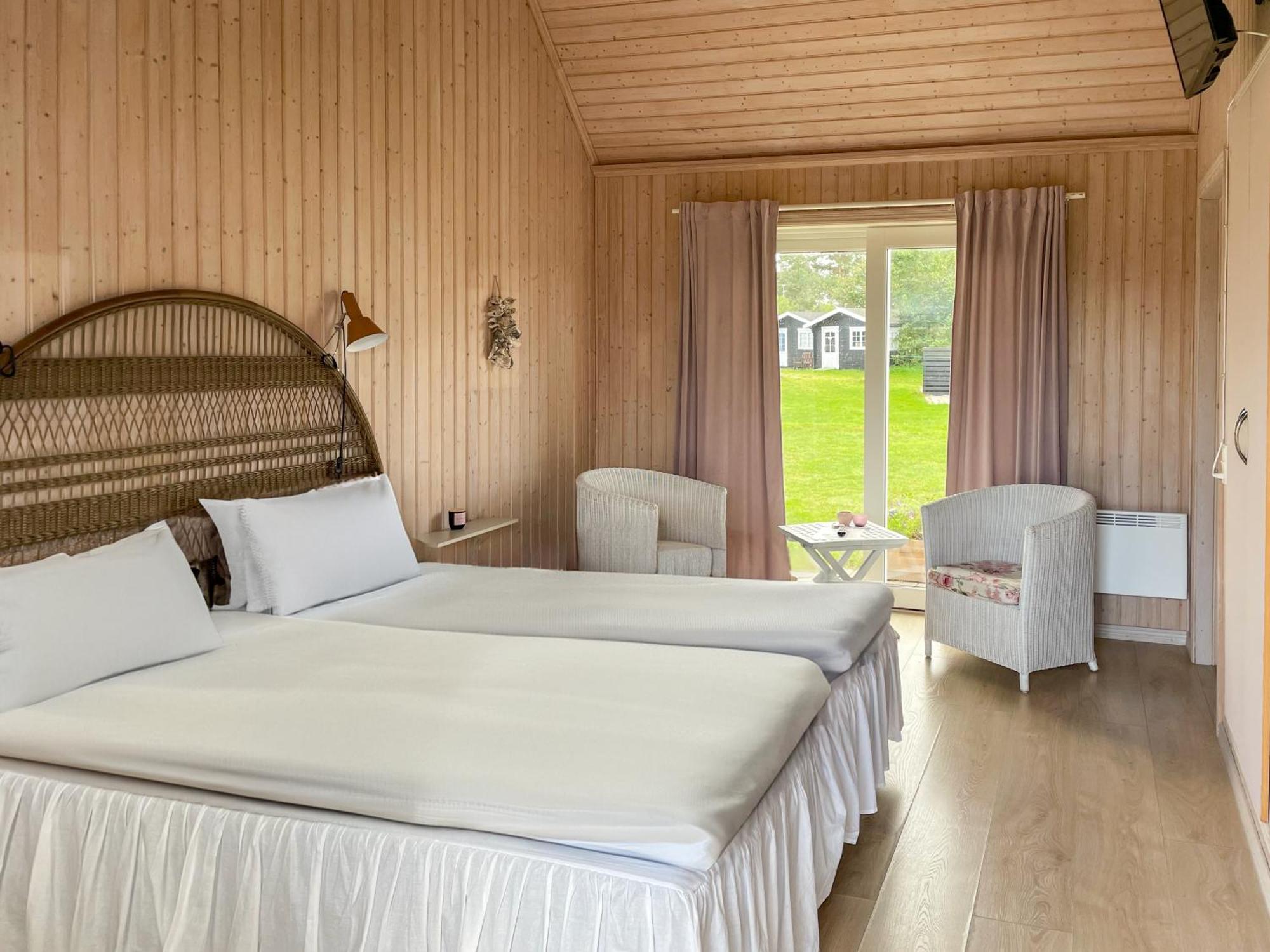 Hotel Strandgaarden Vesterø Havn Buitenkant foto