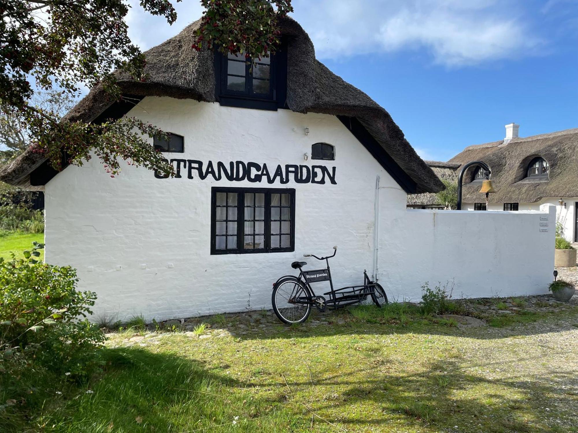 Hotel Strandgaarden Vesterø Havn Buitenkant foto