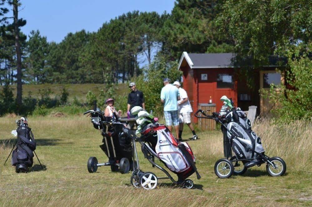 Hotel Strandgaarden Vesterø Havn Buitenkant foto
